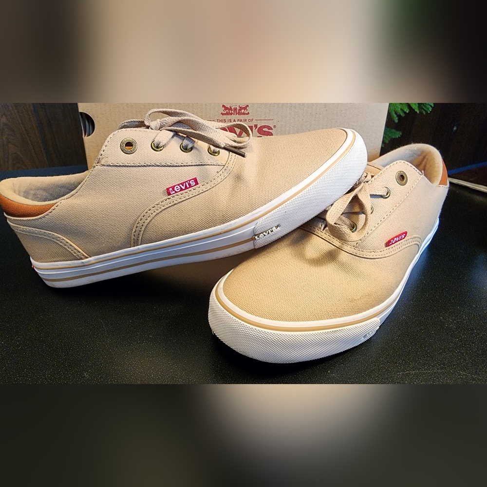 Levis strauss & co mens sneakers| Size 8.5 | W/box textile